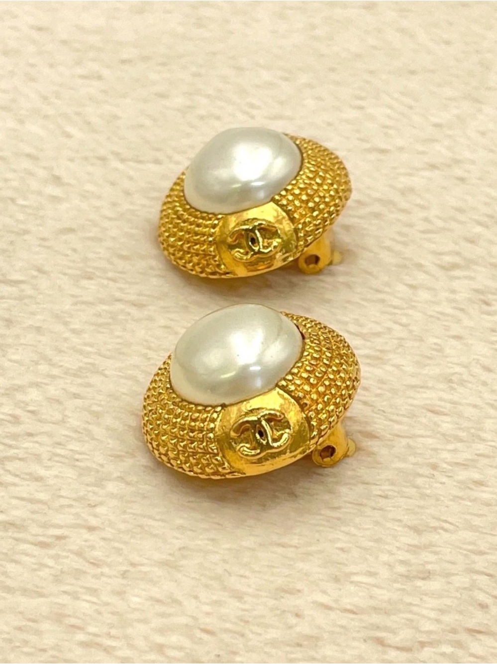 CHANEL Gold & CoCo Pearl Round GP Clip-On Earrings W/Chanel Box -EUC - Picture 7 of 15